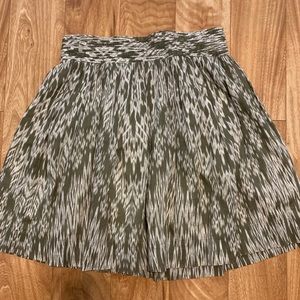 {Banana Republic} Olive Green & White Skirt
